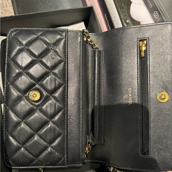 Chanel classic wallet on chain with gold hardware - Picture 3 of 10